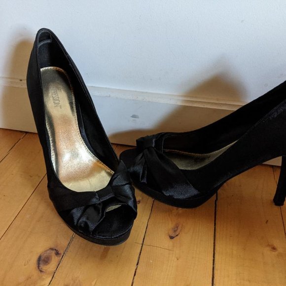 Black satin high heels - Picture 3 of 5